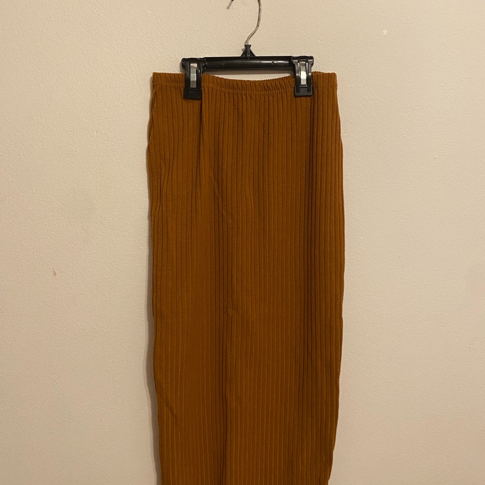 Elegant Brown Ribbed Skirt